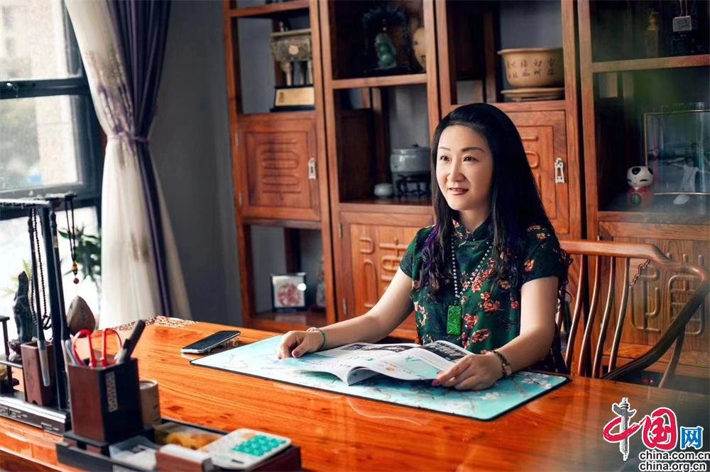 张玲:彰显公益事业巾帼力量__凤凰网