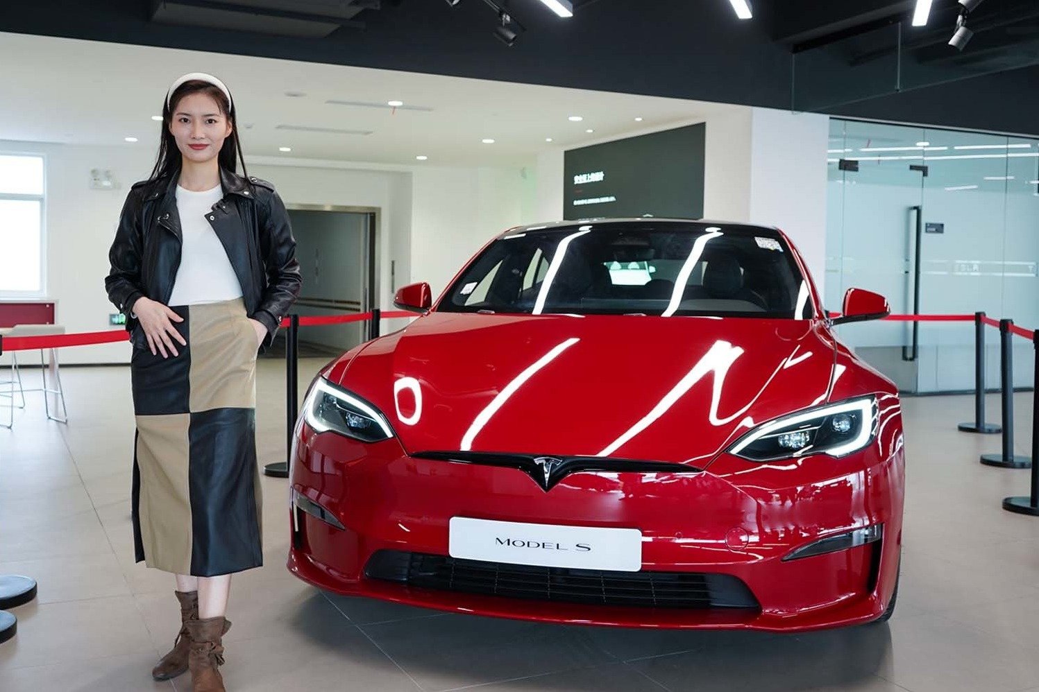 三电机 零百2 1秒 1020匹 106万，特斯拉model S Plaid到店实拍 凤凰网视频 凤凰网