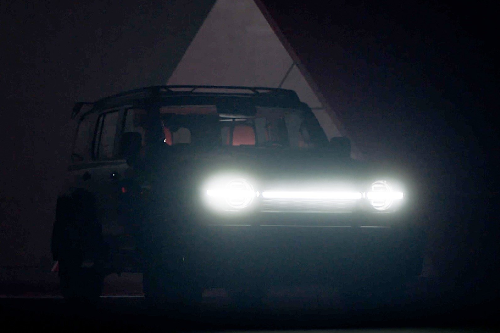 超境发布赛博坦克300新预告；奇瑞全新电动轿跑谍照曝光