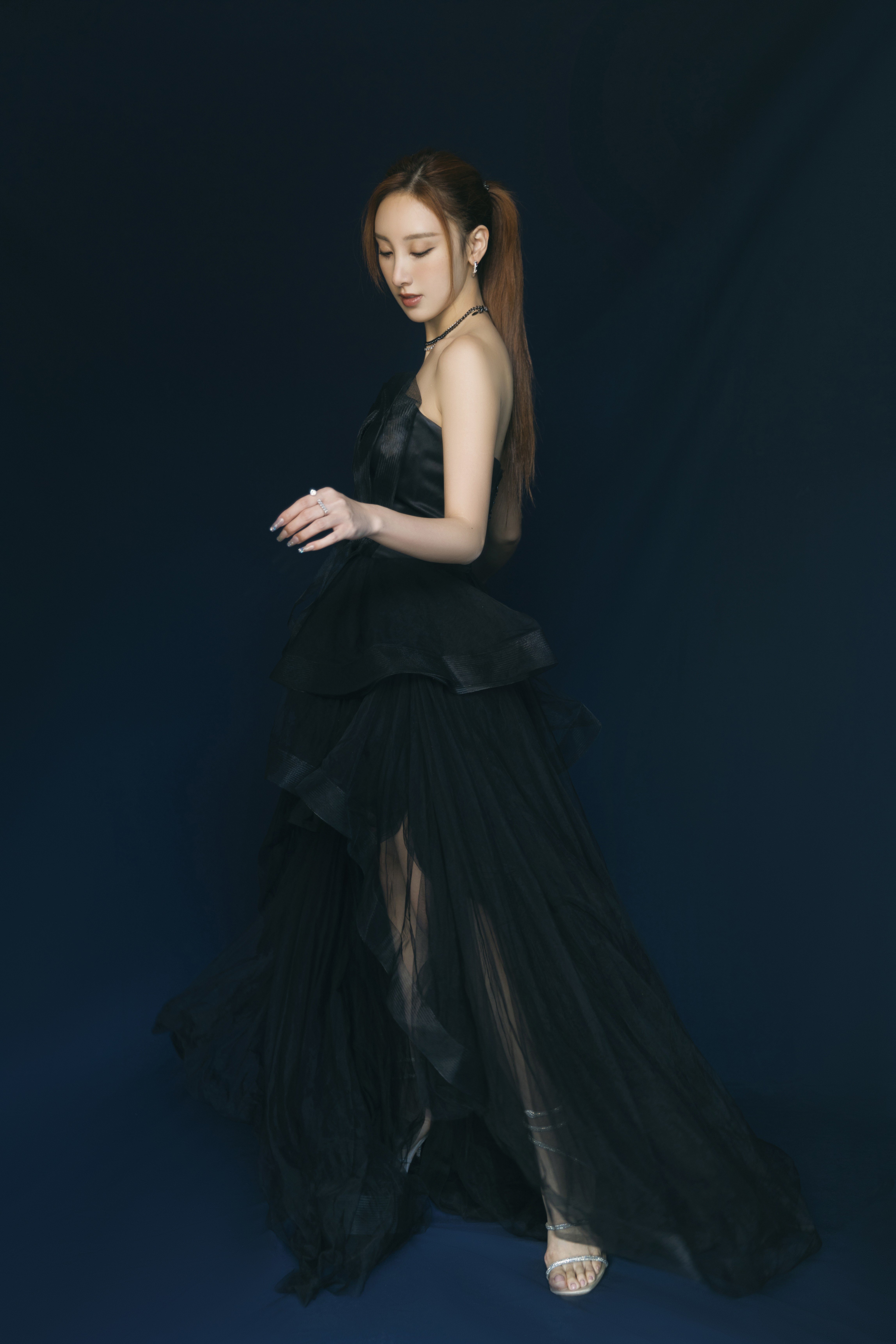 许靖韵《我们的歌》第二轮团战 演唱《流浪的红舞鞋》《破茧》__凤凰