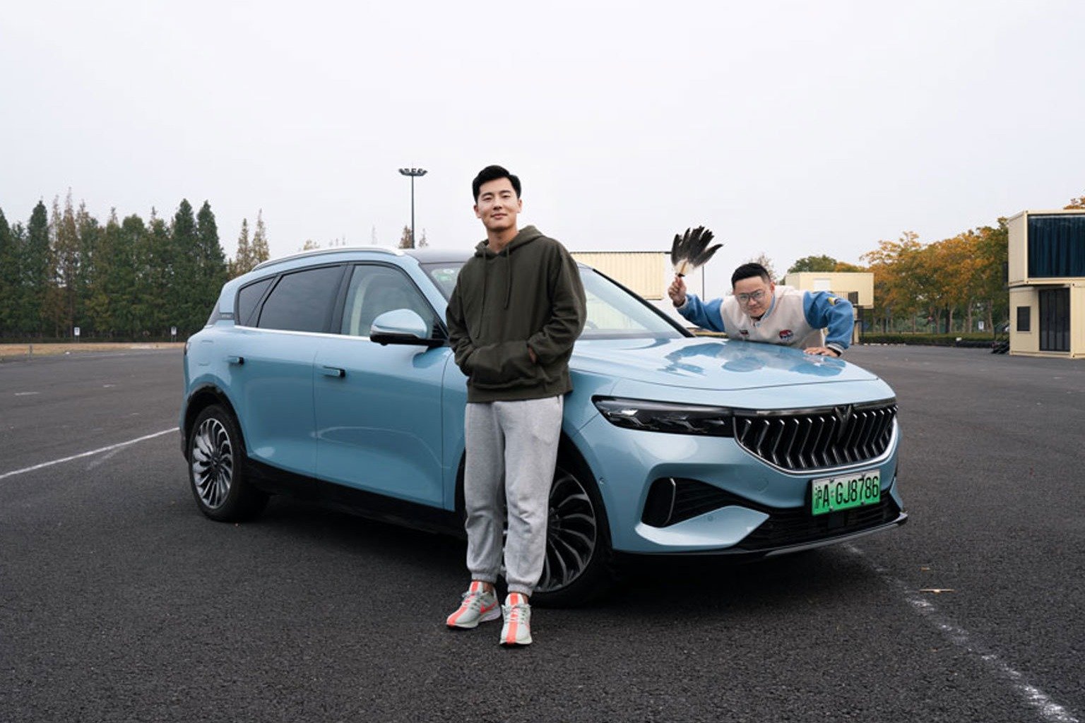 为何不选理想L8而要选岚图FREE？看鑫弟如何说服小马