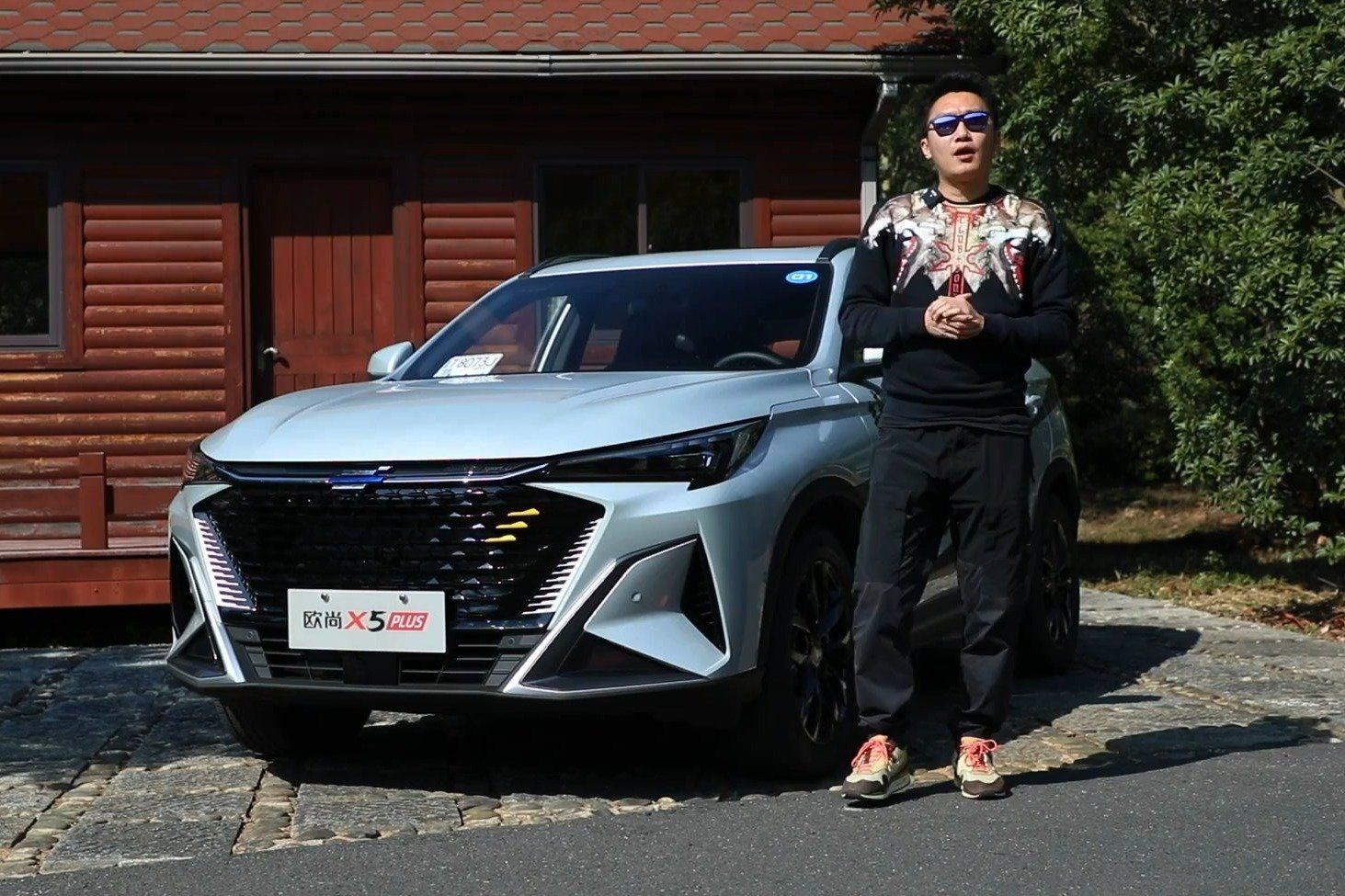 试驾欧尚X5PLUS，两块大屏贼实用，回头率高极了！长安又一黑马