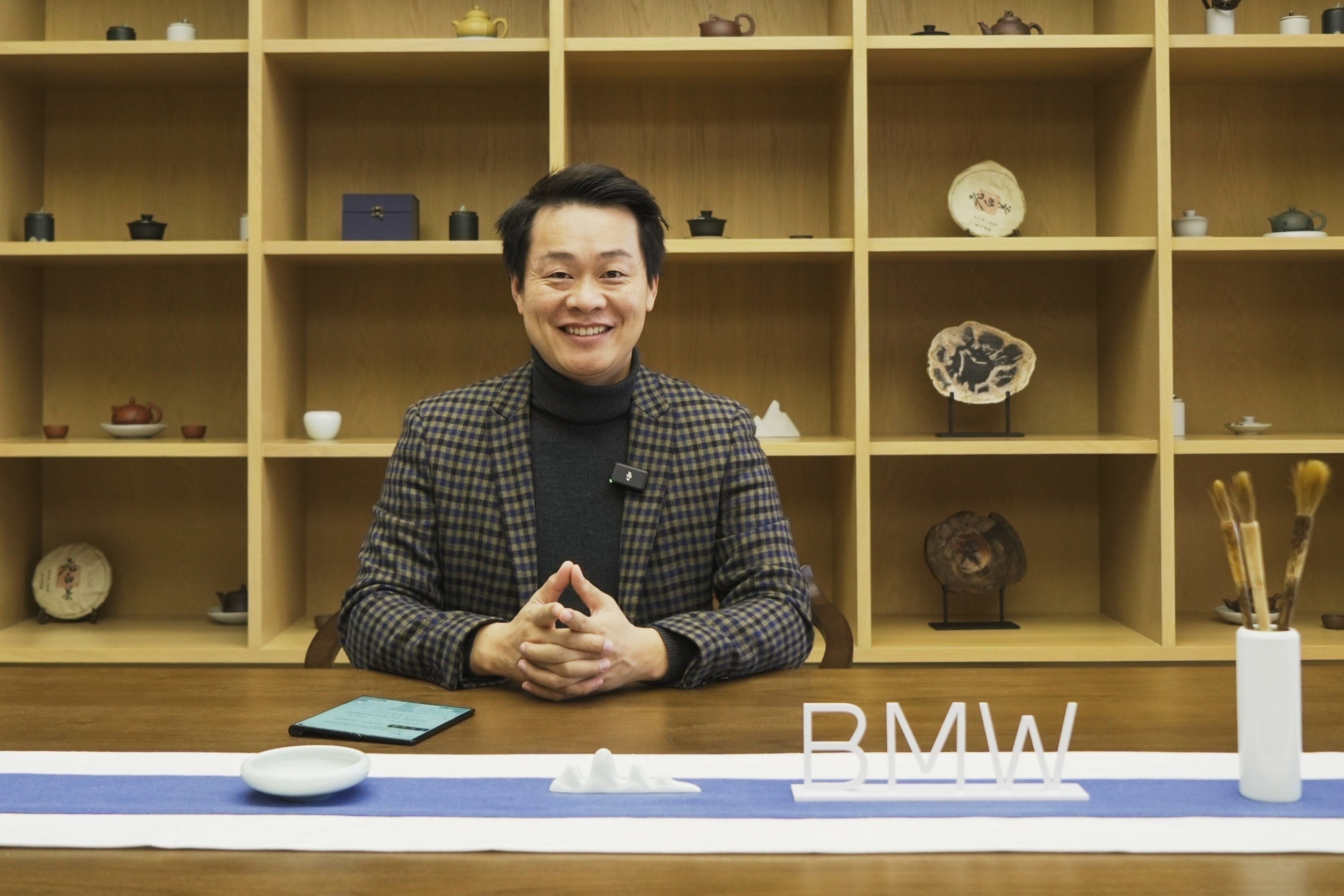 在手机游戏里参观汽车工厂是什么体验？| 吴佩频道