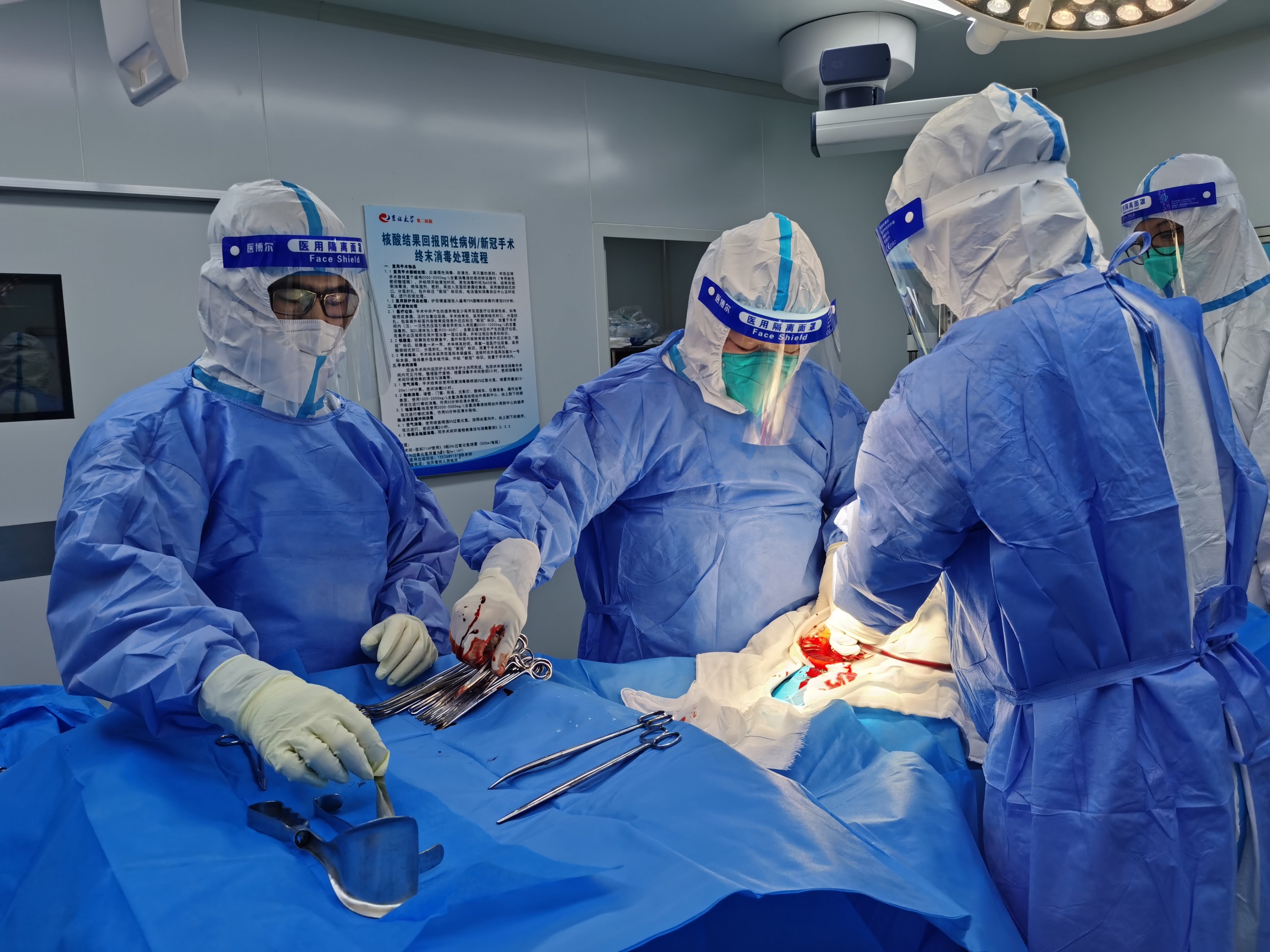 吉大二院产科负压病房里"阳"妈妈顺利分娩__凤凰网