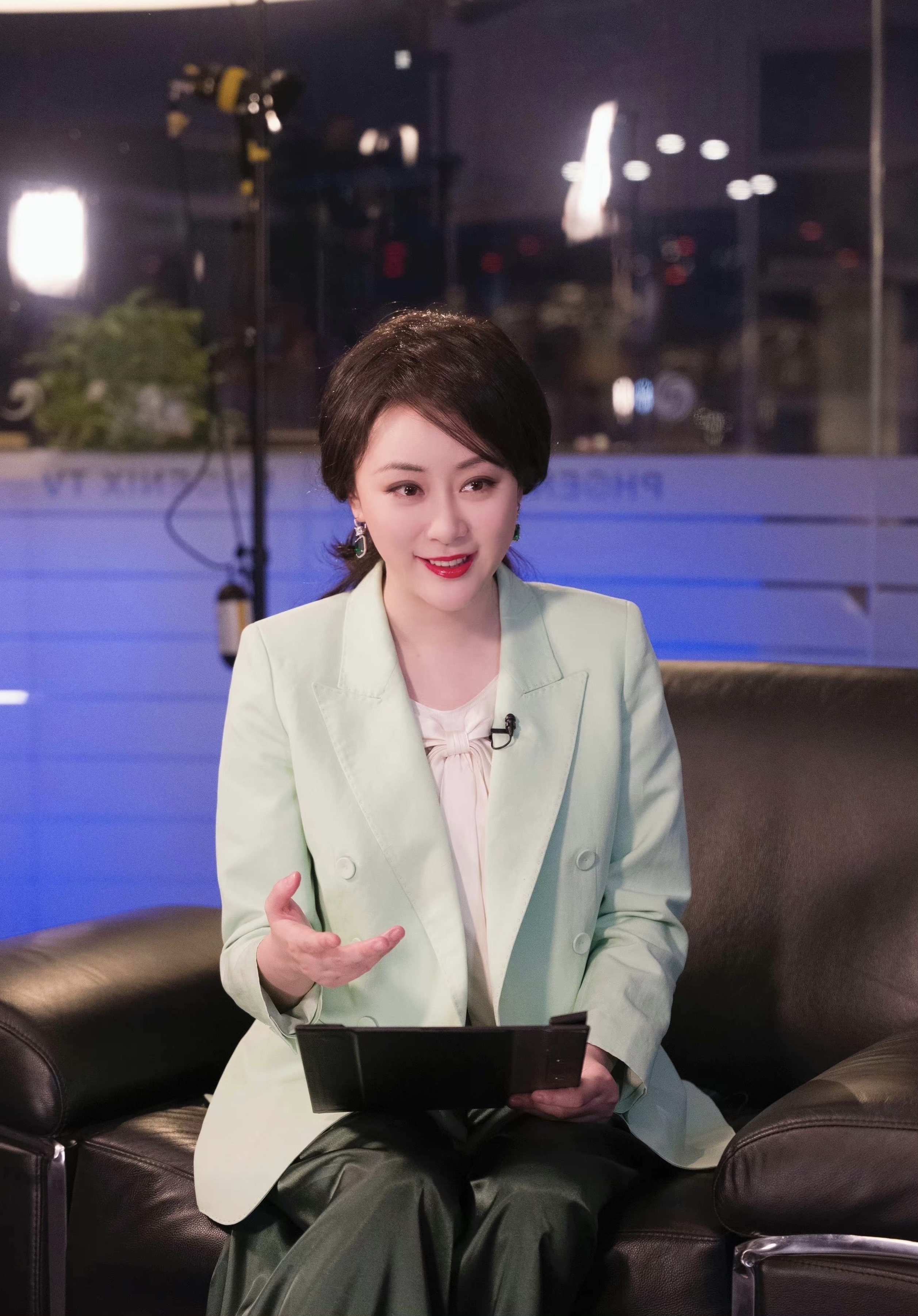 盘点：外交女主持人可以靠颜值偏偏靠才华，尤其最后一个让人赞叹__凤凰网