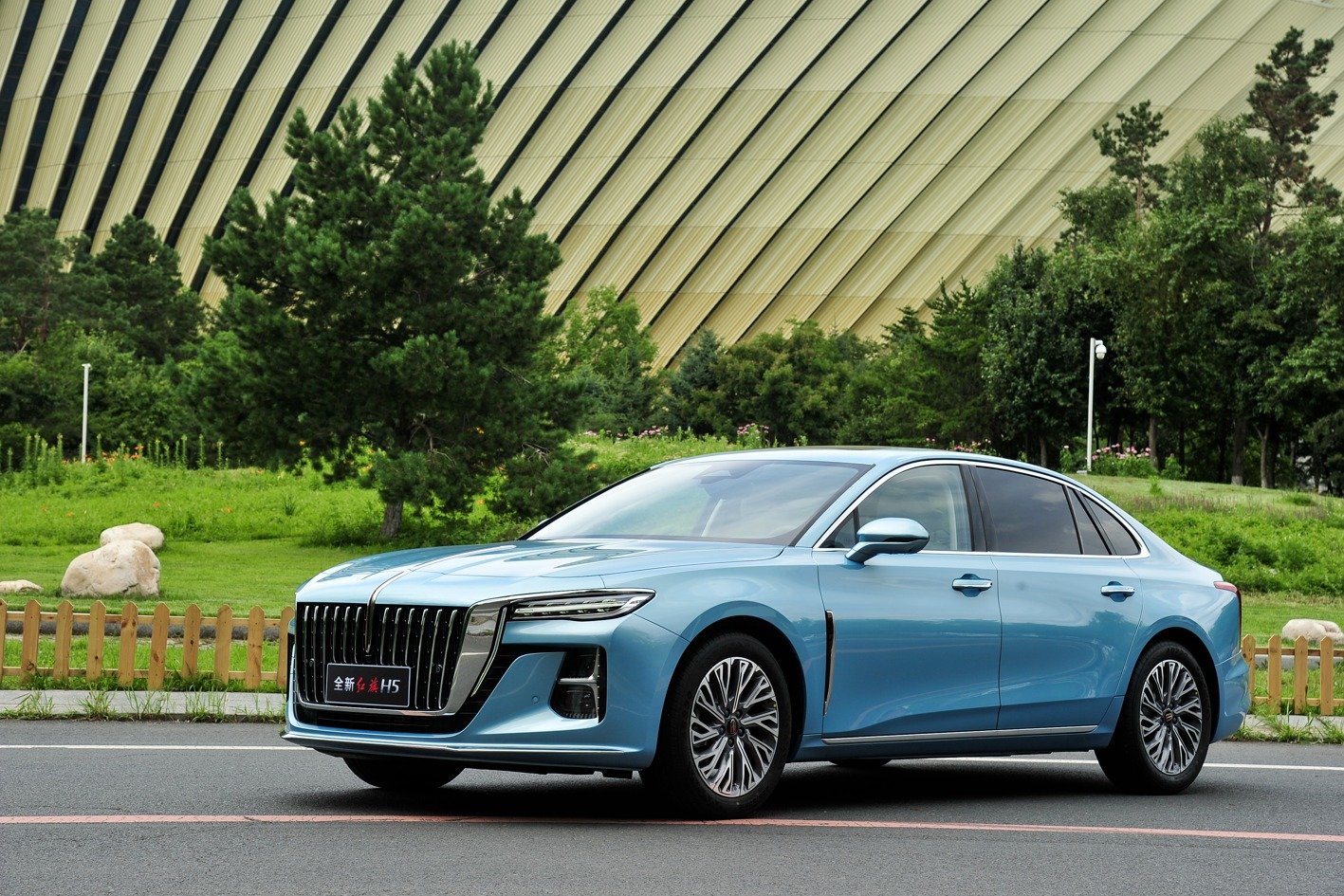 20万元预算 全新红旗H5和丰田凯美瑞谁的性价比更高？