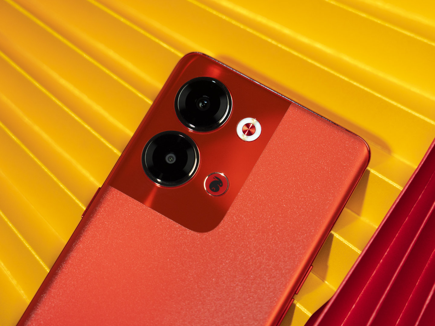 OPPO Reno9兔年定制红:红丝绒+如意兔让新年更有灵气__凤凰网