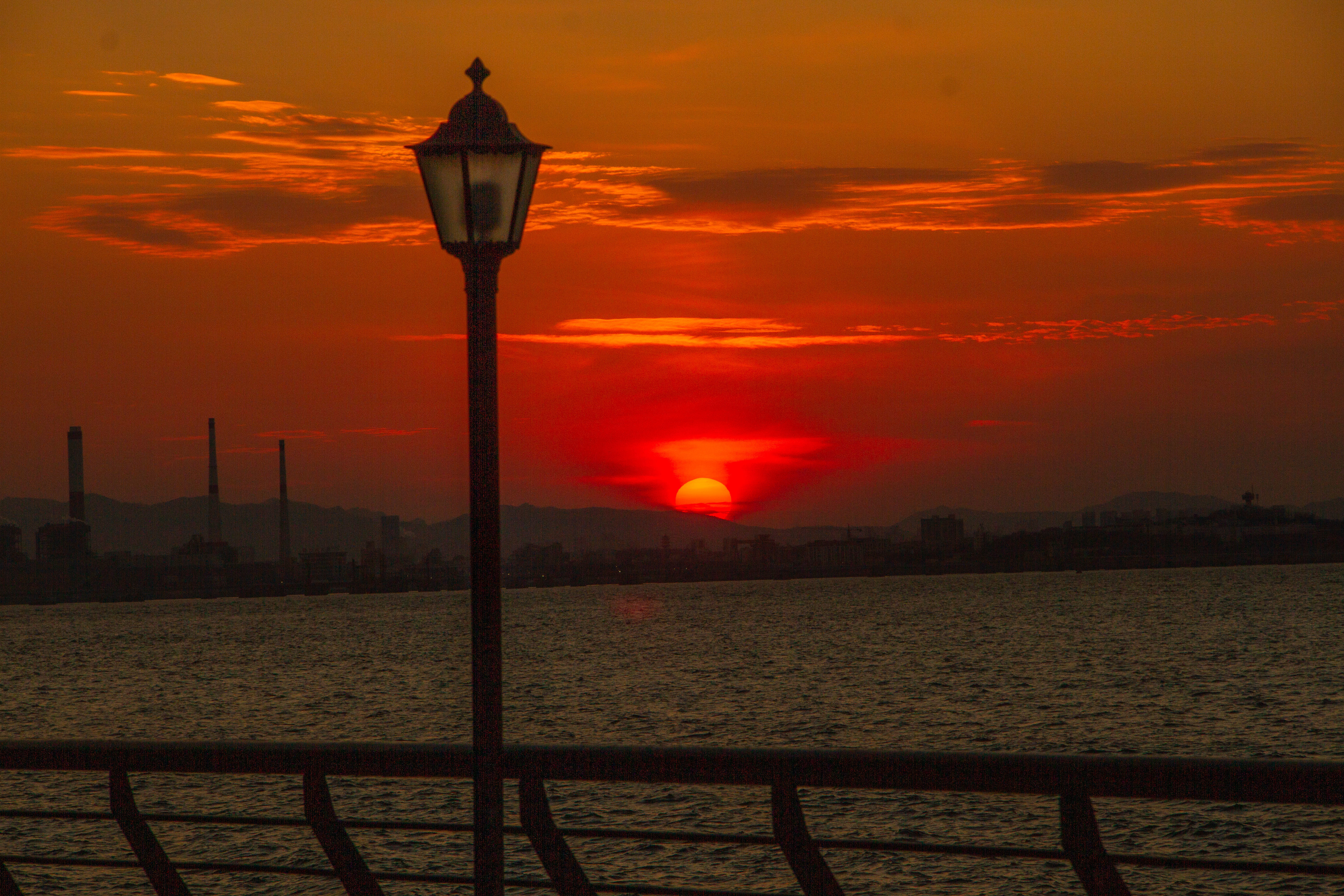 青岛胶州湾夕阳如诗如画美不胜收__凤凰网