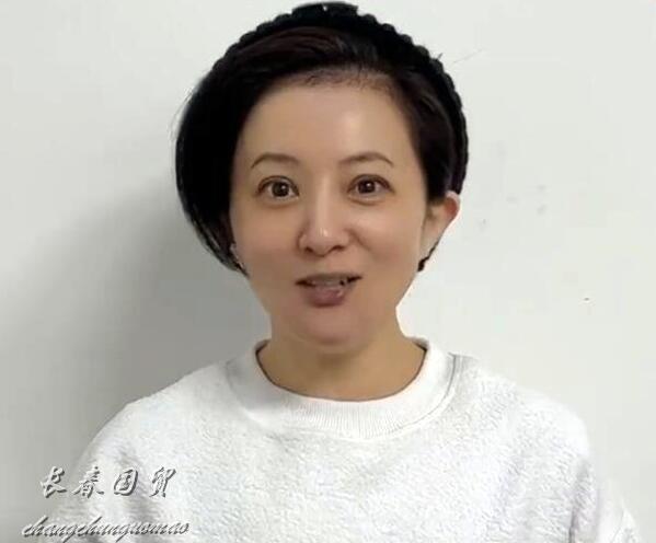 小婉君金铭素颜近照端庄文静气质好42岁不婚内幕曝光