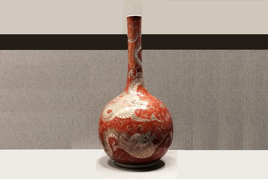 好美！清康熙矾红地金彩云龙纹油槌瓶，故宫博物院典藏珍宝