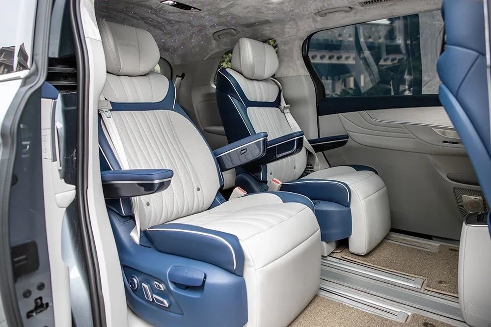 “魔吧”是创新还是鸡肋？体验荣威iMAX8中后排空间及配置