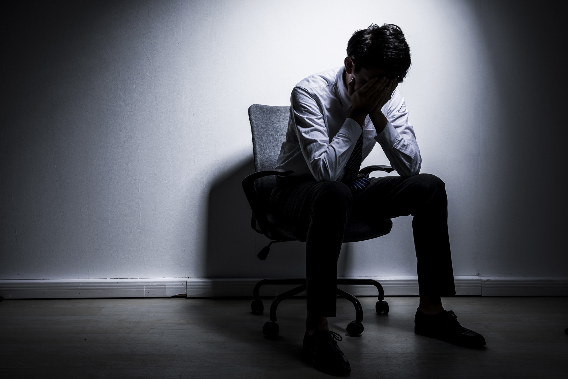 90后的困境:不敢结婚,怕生孩子,当代年轻人的压力到底来自哪?__凤凰网