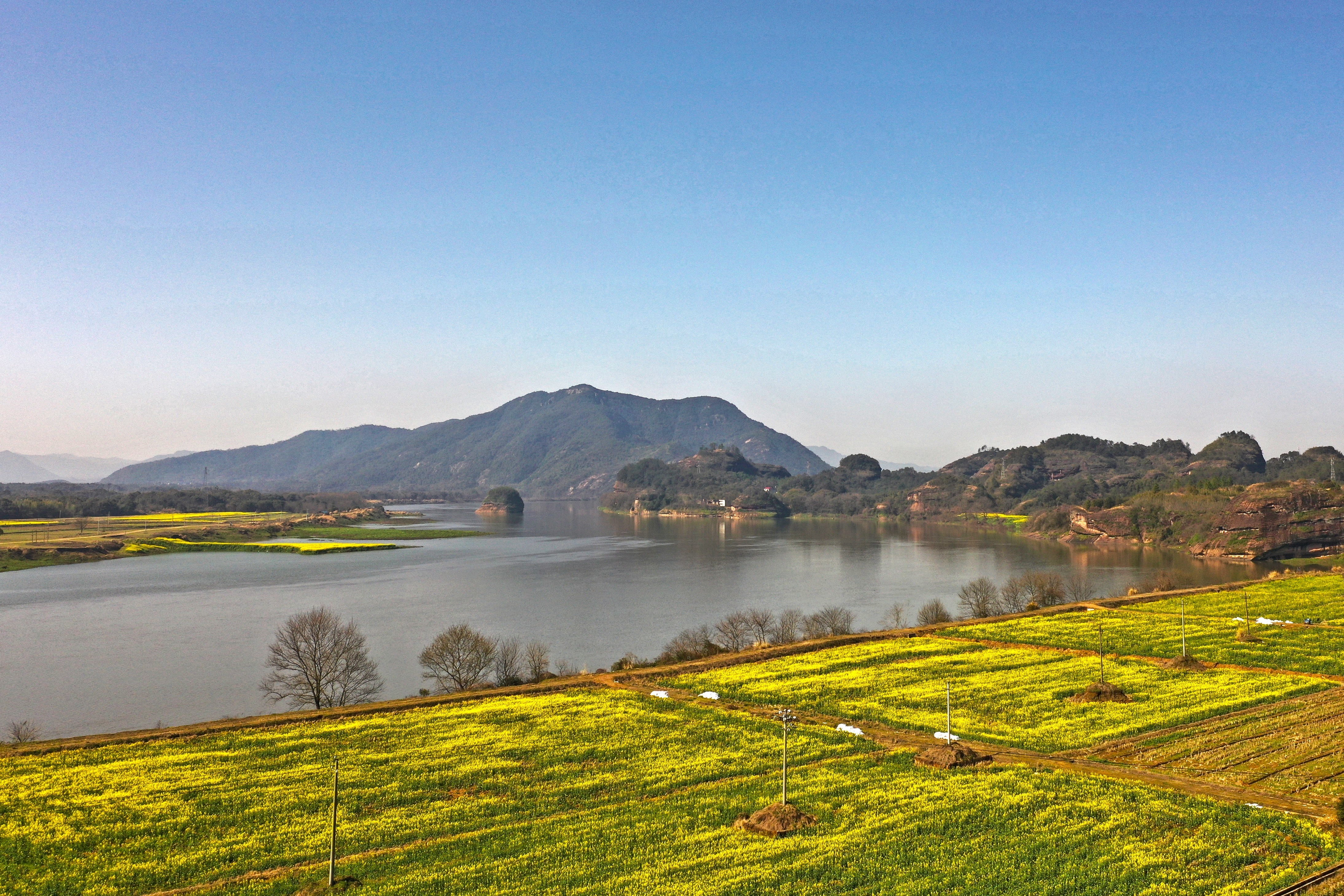 航拍铅山新滩乡信江河畔春意浓