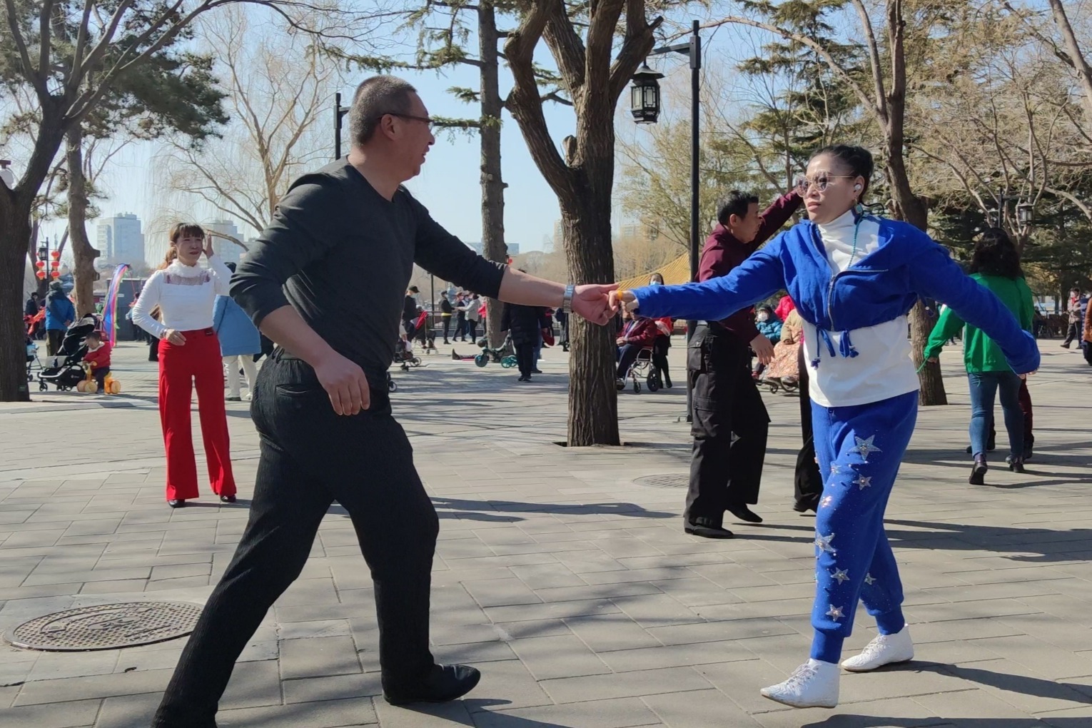 吉特巴《拉萨夜雨》旋律醉人，韩韩老师舞步娴熟优美