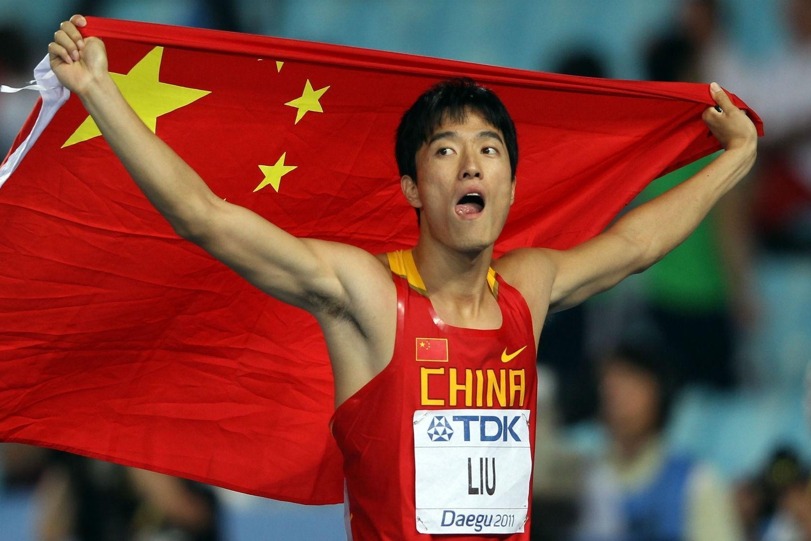 时隔10年,刘翔再被超越!美国大学生创年度最好成绩,现役第2人_凤凰网