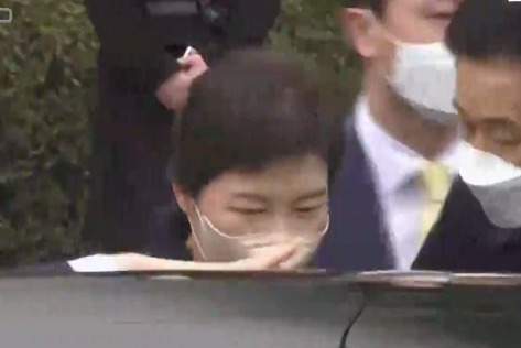 韩国前总统朴槿惠今早出院，去年底获特赦后首次公开露面