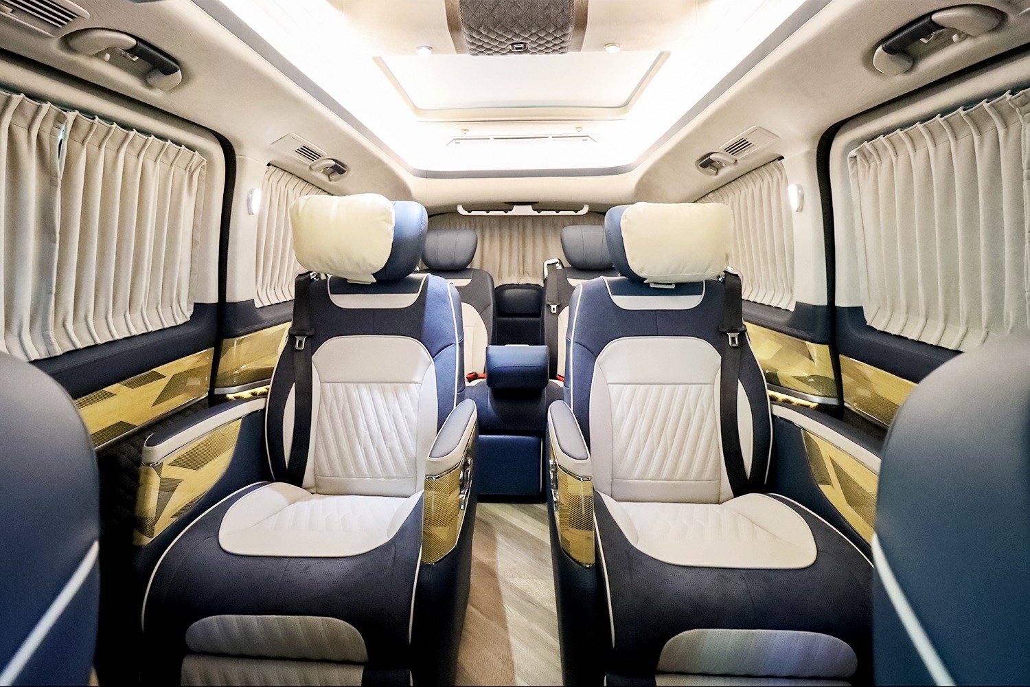 绅士品味，奔驰V级蓝影典藏版，打造舒适轻奢风！