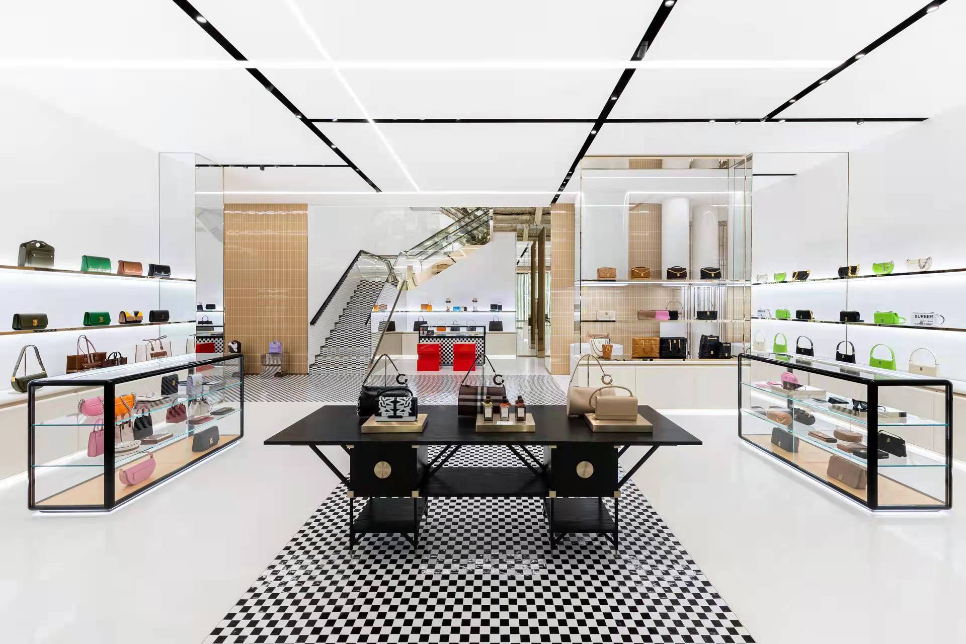 burberry成都国际金融中心精品店焕新开幕