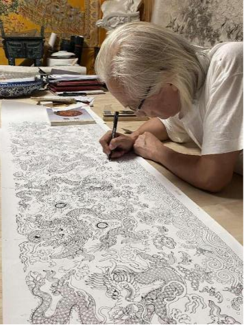 郭俊绘制《九龙图》意匠稿和即将出版的云锦专著图周双喜大师18岁到