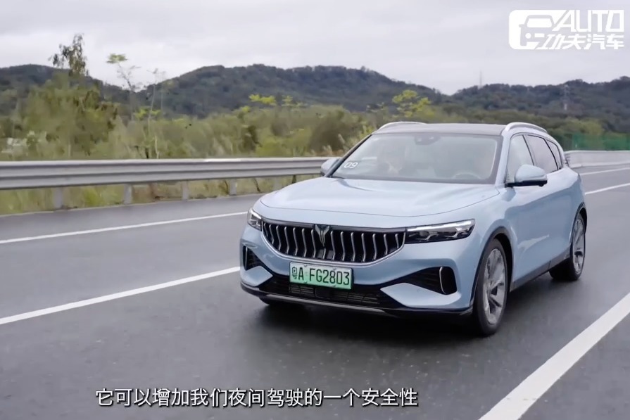 试驾岚图FREE：实测比理想ONE香！这才是30万级的卷王