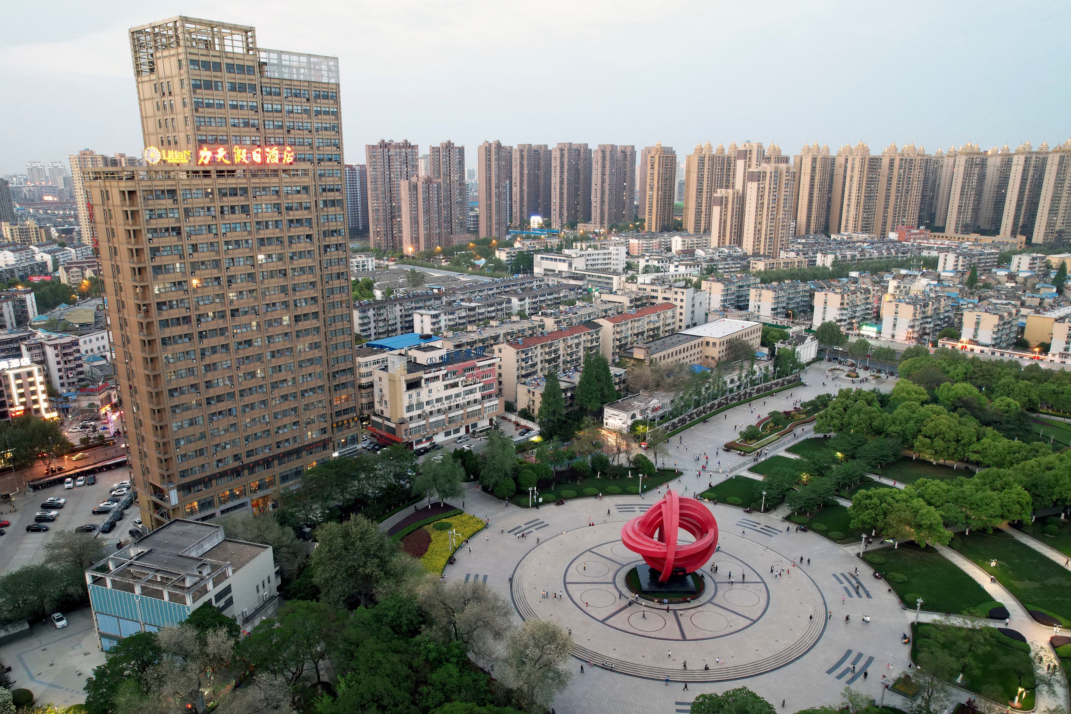 航拍合肥瑶海标志性建筑:和平广场