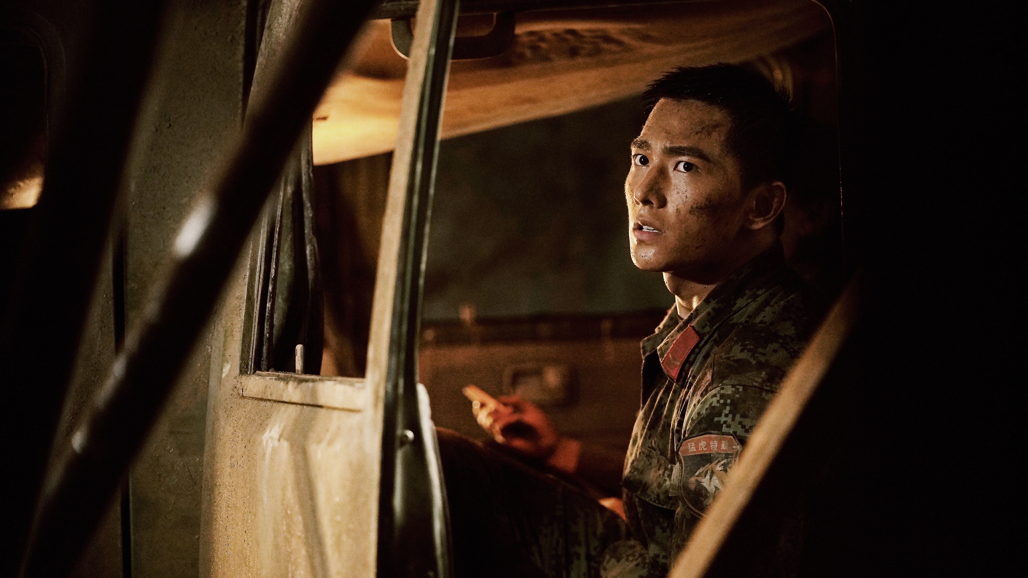 杨洋晒燕破岳隧道救人花絮照特战荣耀节奏紧凑剧情高能