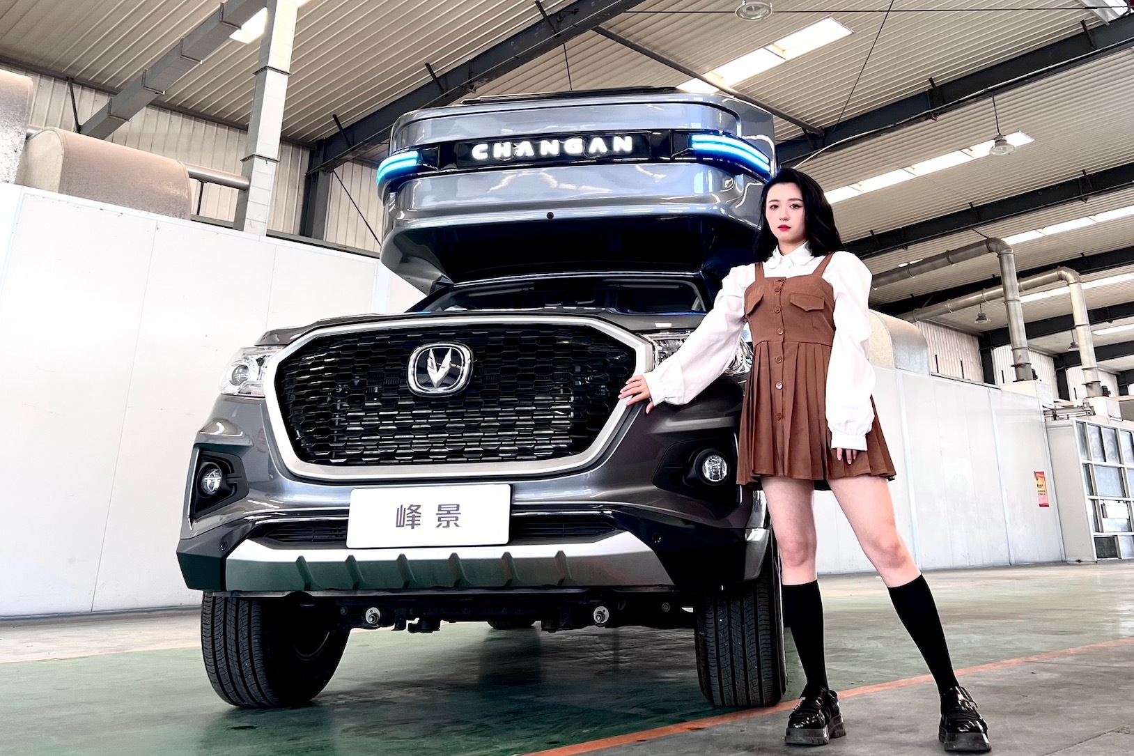 工厂实拍长安峰景房车丨2.4T+分时四驱，顶配40万值不值？