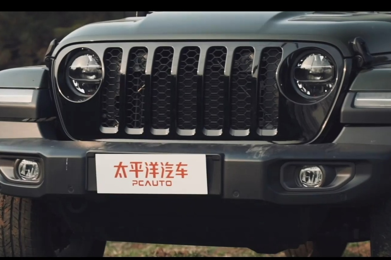 能拉货，能越野，还是敞篷车！这款皮卡版的牧马人太香了