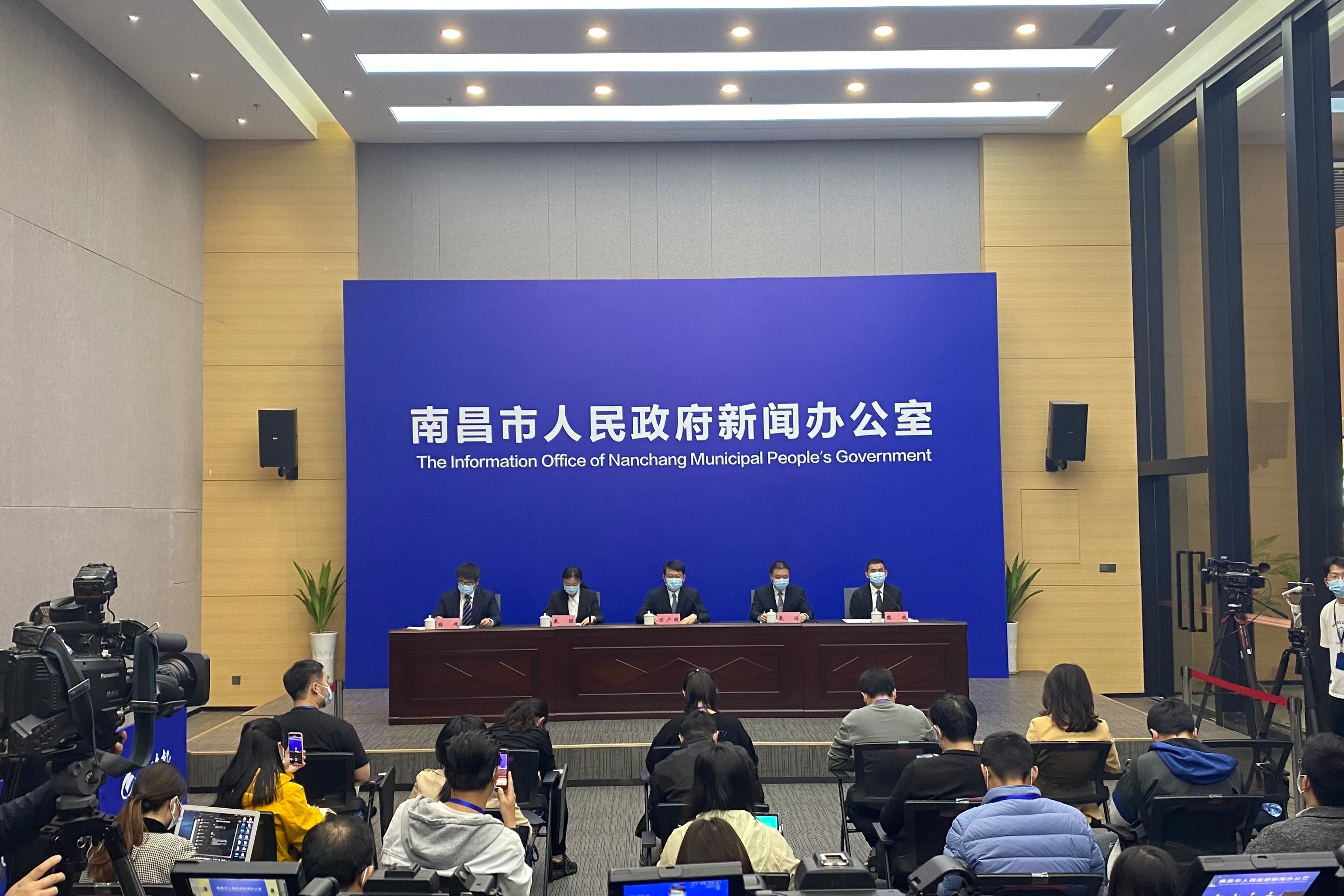 南昌市将有序开放餐饮、理发、水电气线下缴费等民生服务