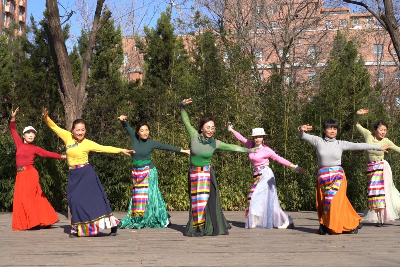 广场舞《花开的地方》蔡老师领舞，歌醉舞美人更美