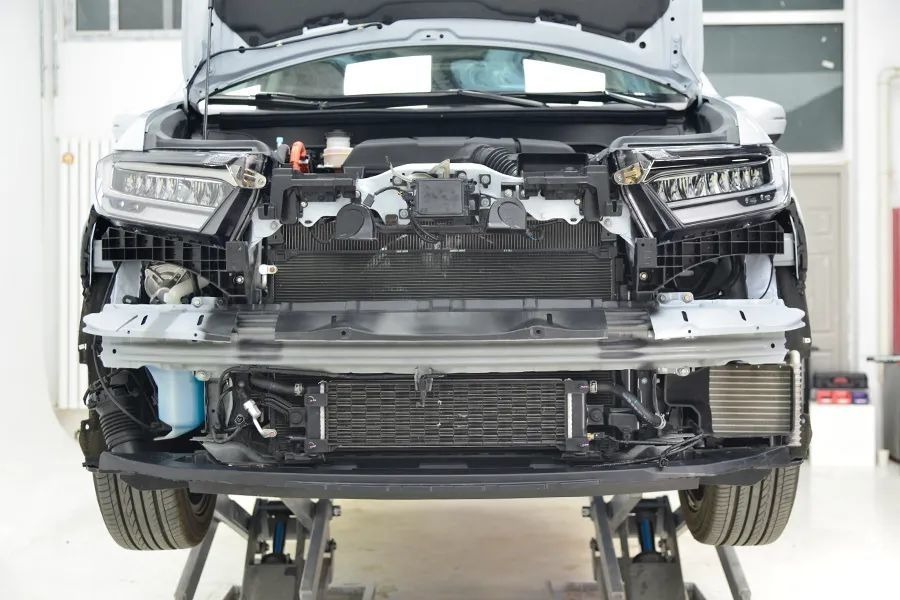 奥德赛：30万都不给防撞梁，美国却是亮闪闪的铝合金