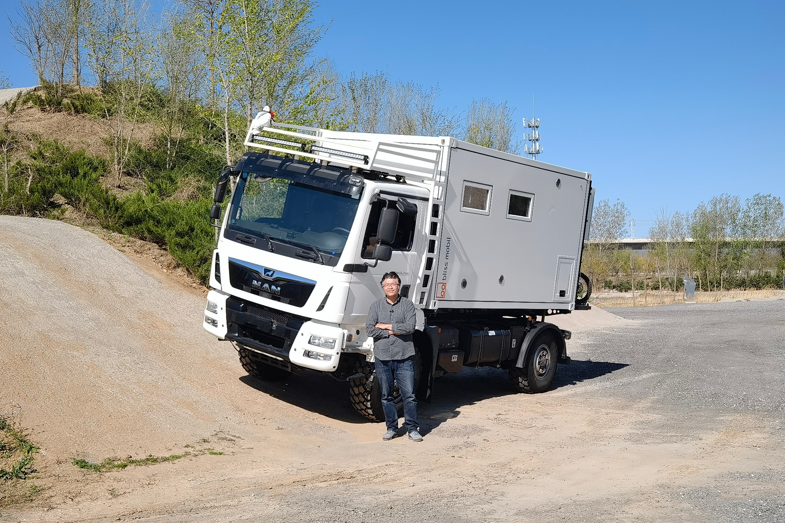 站在边上终于不会把车比小了垠哥评blissmobil房车