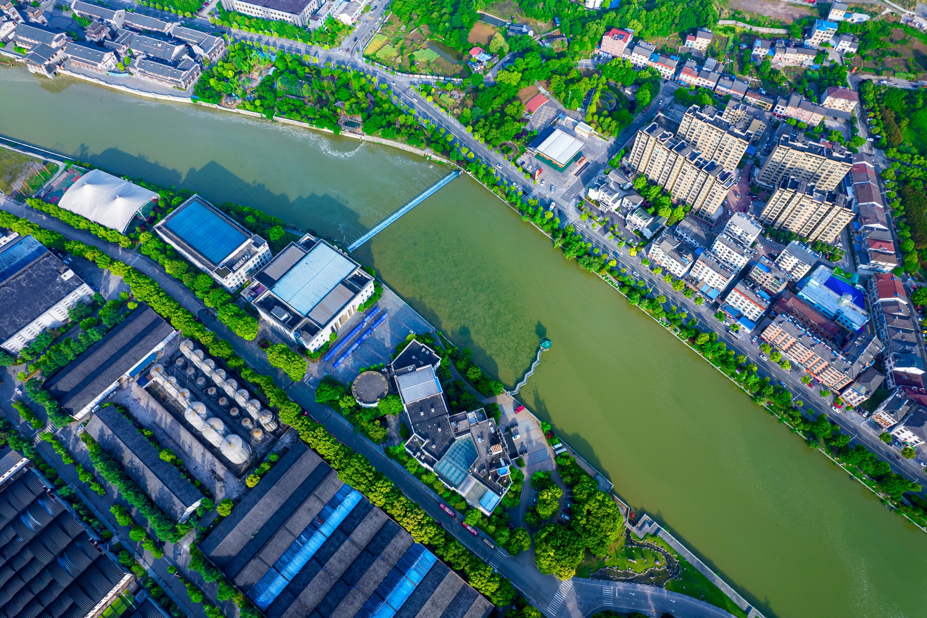 湖北宜昌:龙泉古镇到底有多绿,航拍拟如诗画园林__凤凰网