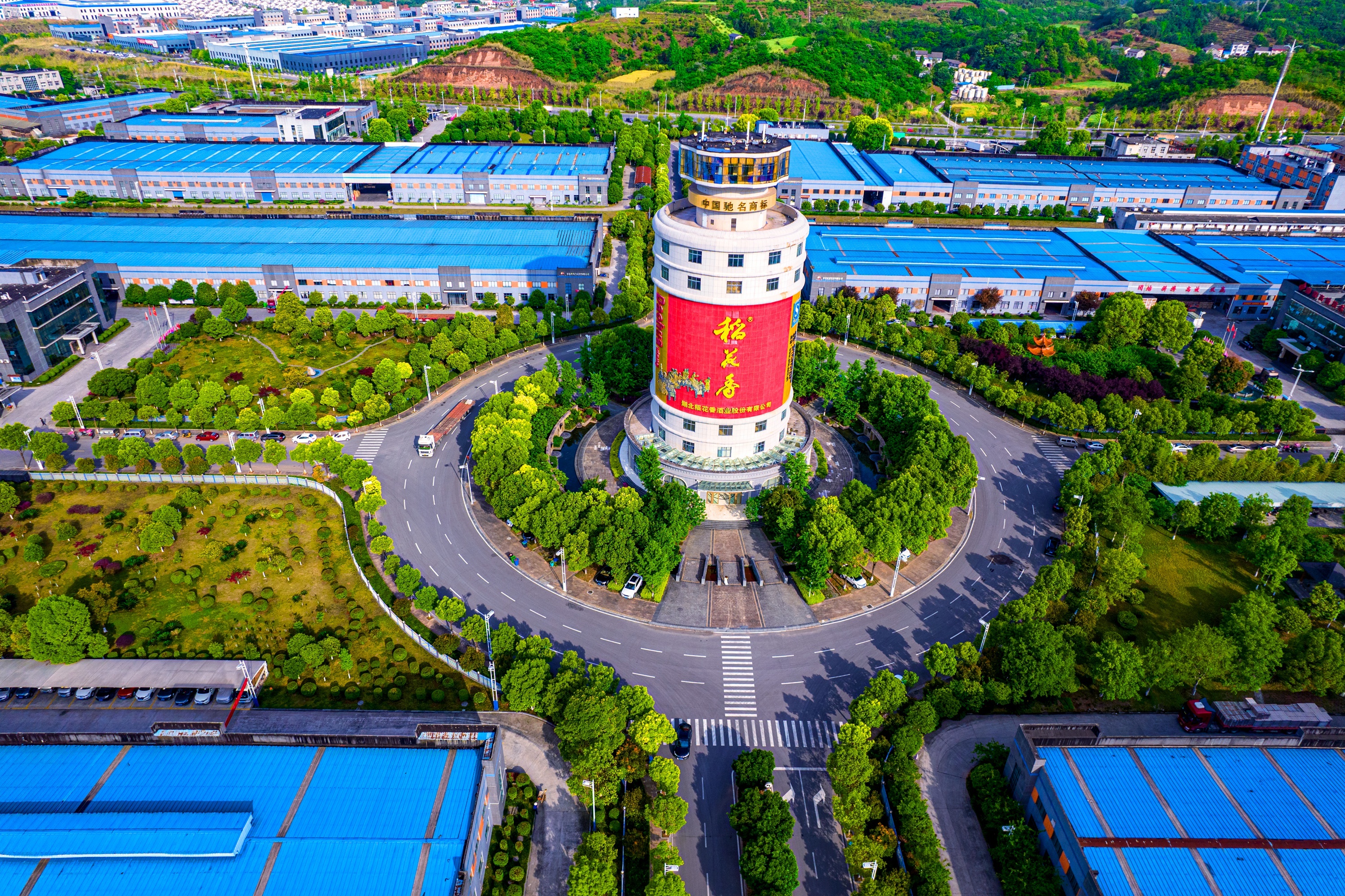 湖北宜昌:龙泉古镇到底有多绿,航拍拟如诗画园林__凤凰网