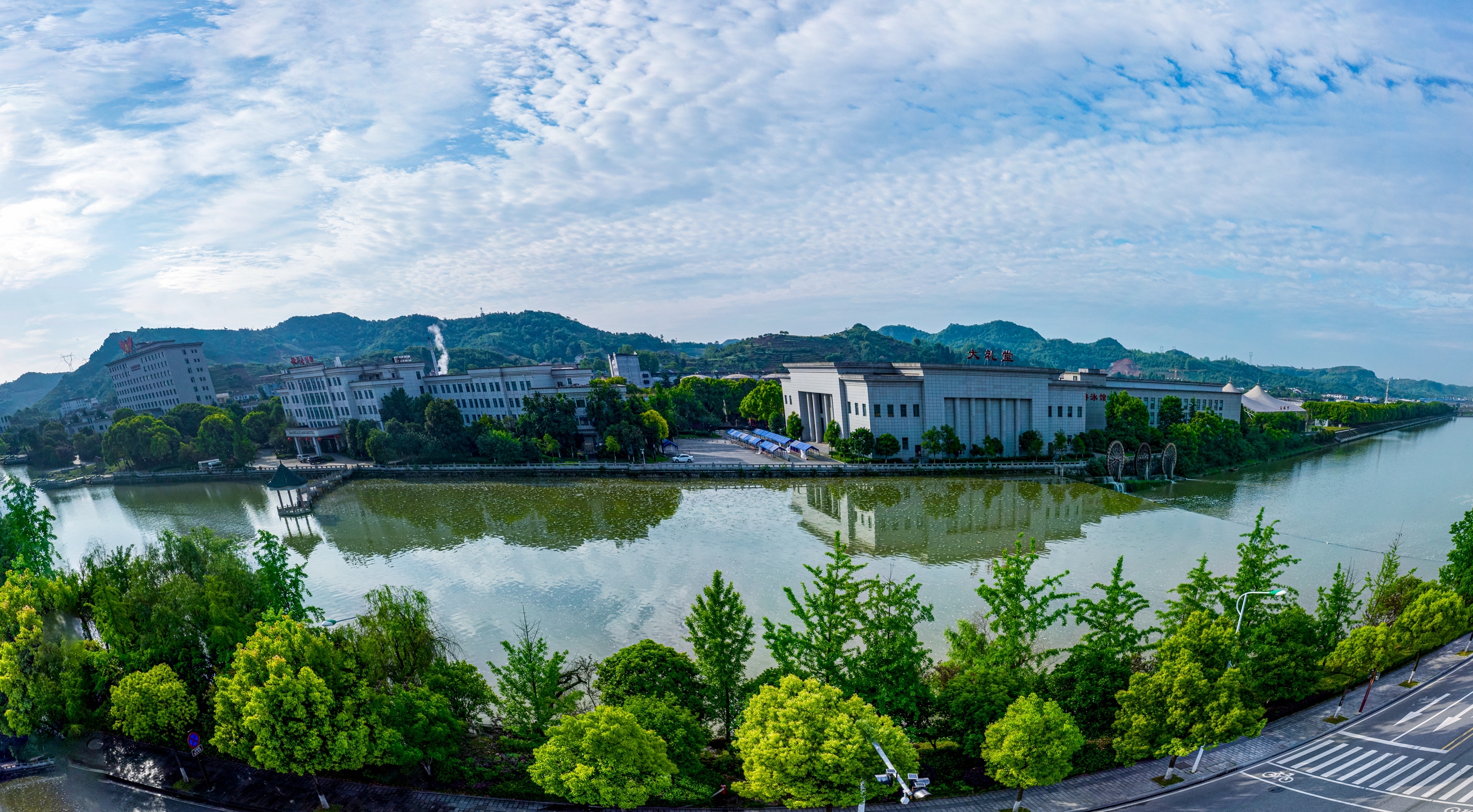 湖北宜昌:龙泉古镇到底有多绿,航拍拟如诗画园林__凤凰网