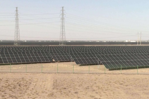 金川集团东大滩300MW光伏发电项目建设如火如荼