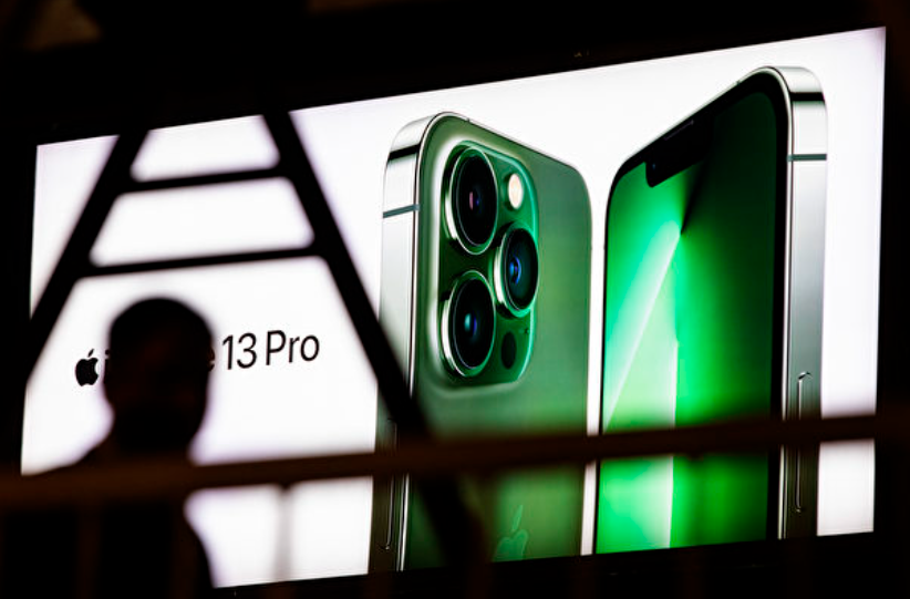 苹果iphone 13 pro的大型户外广告虽然很多人可能觉得iphone 13才刚刚