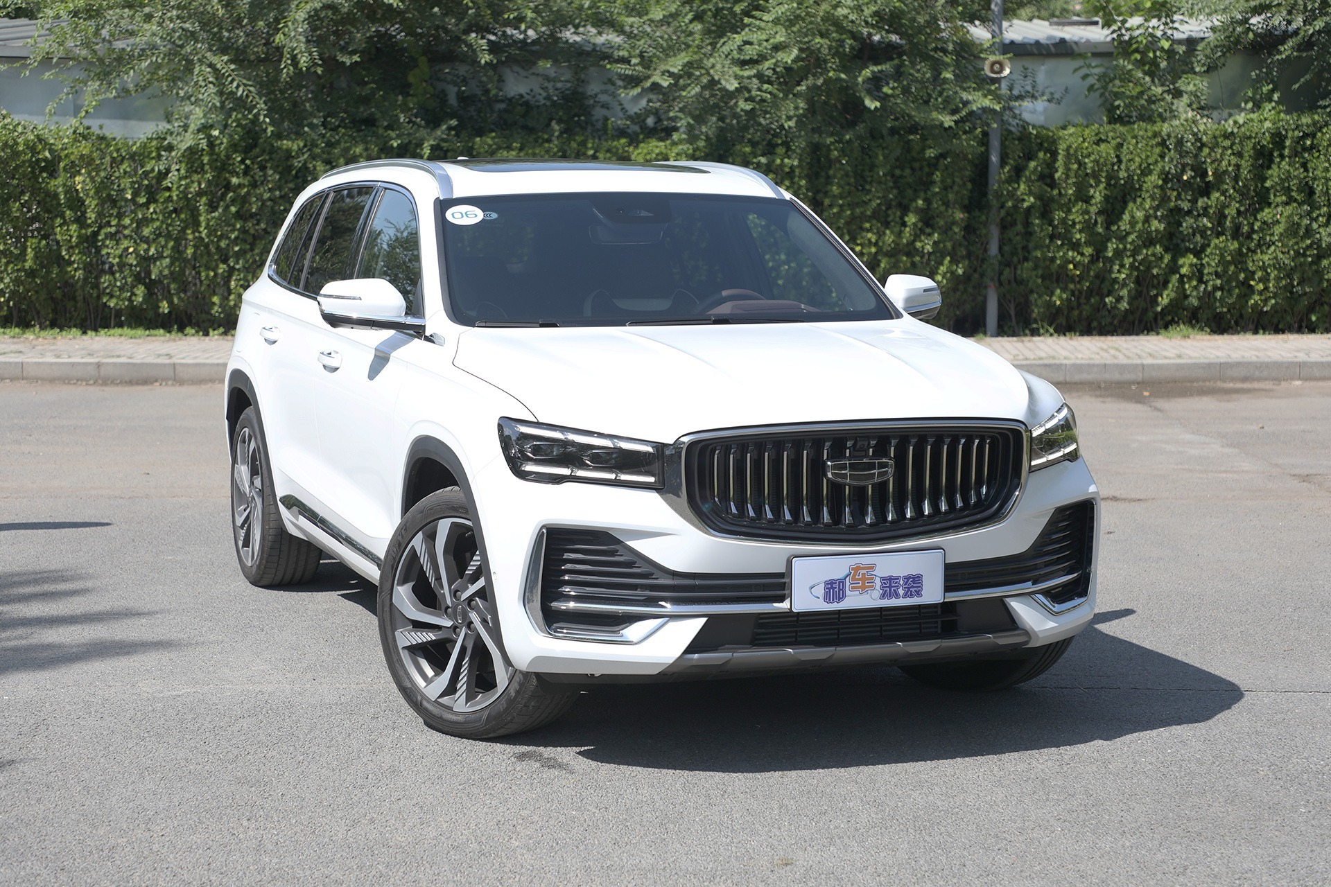 国产高颜值SUV，选1.5T混动还是2.0T燃油版？聊聊吉利星越L那些事