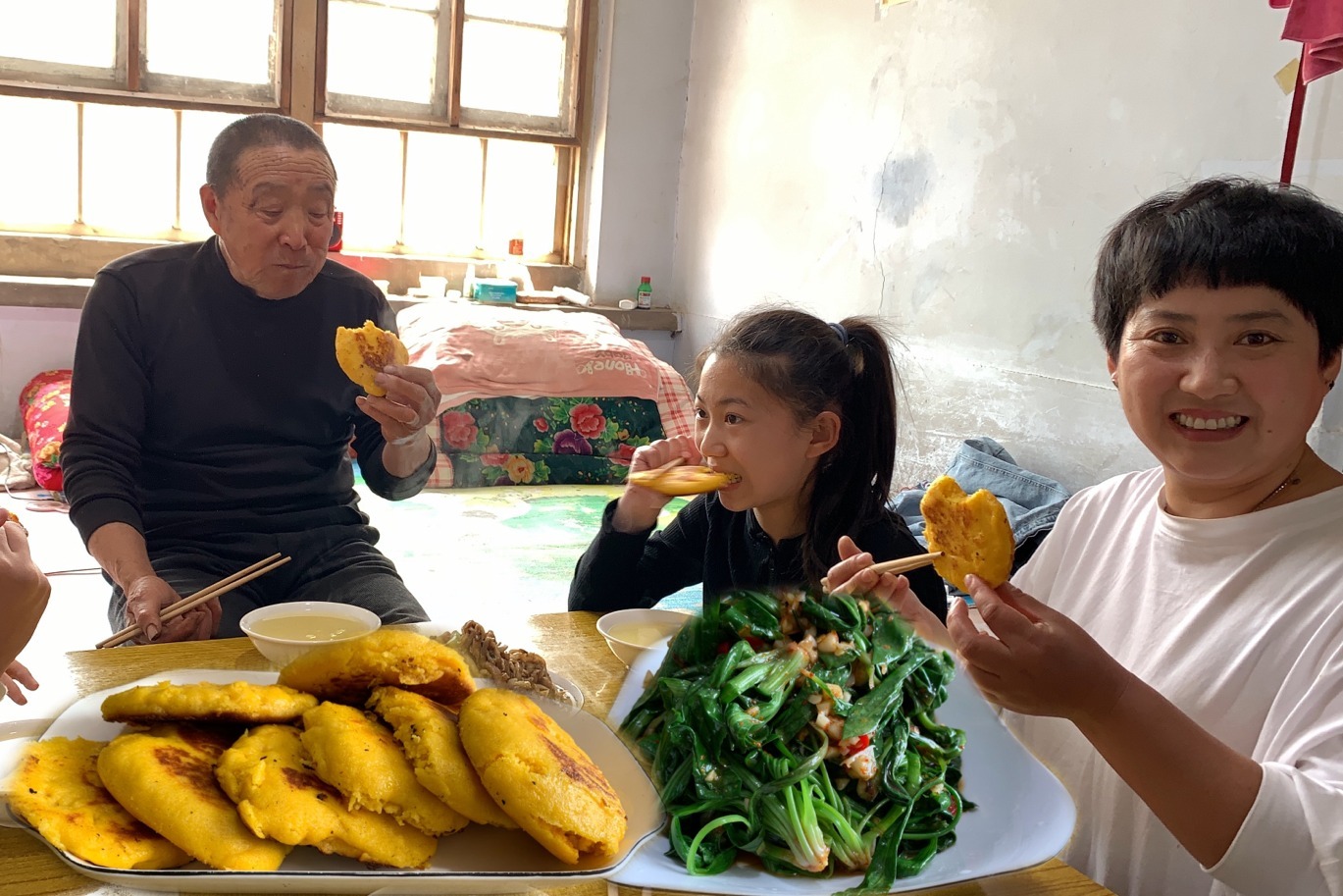 庄稼饭庄稼菜，贴饼子拌野菜，解腻清淡，吃着也挺得