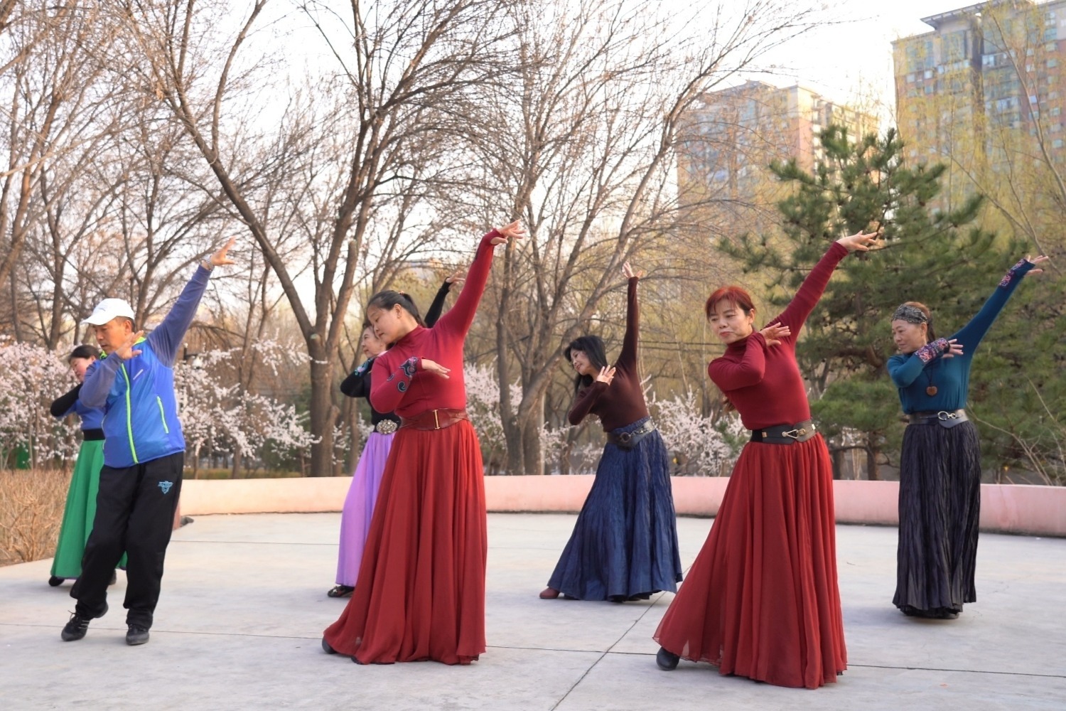 中午好，请欣赏舞蹈《想西藏》广场舞与吉特巴结合，歌醉舞美_凤凰网视频_凤凰网