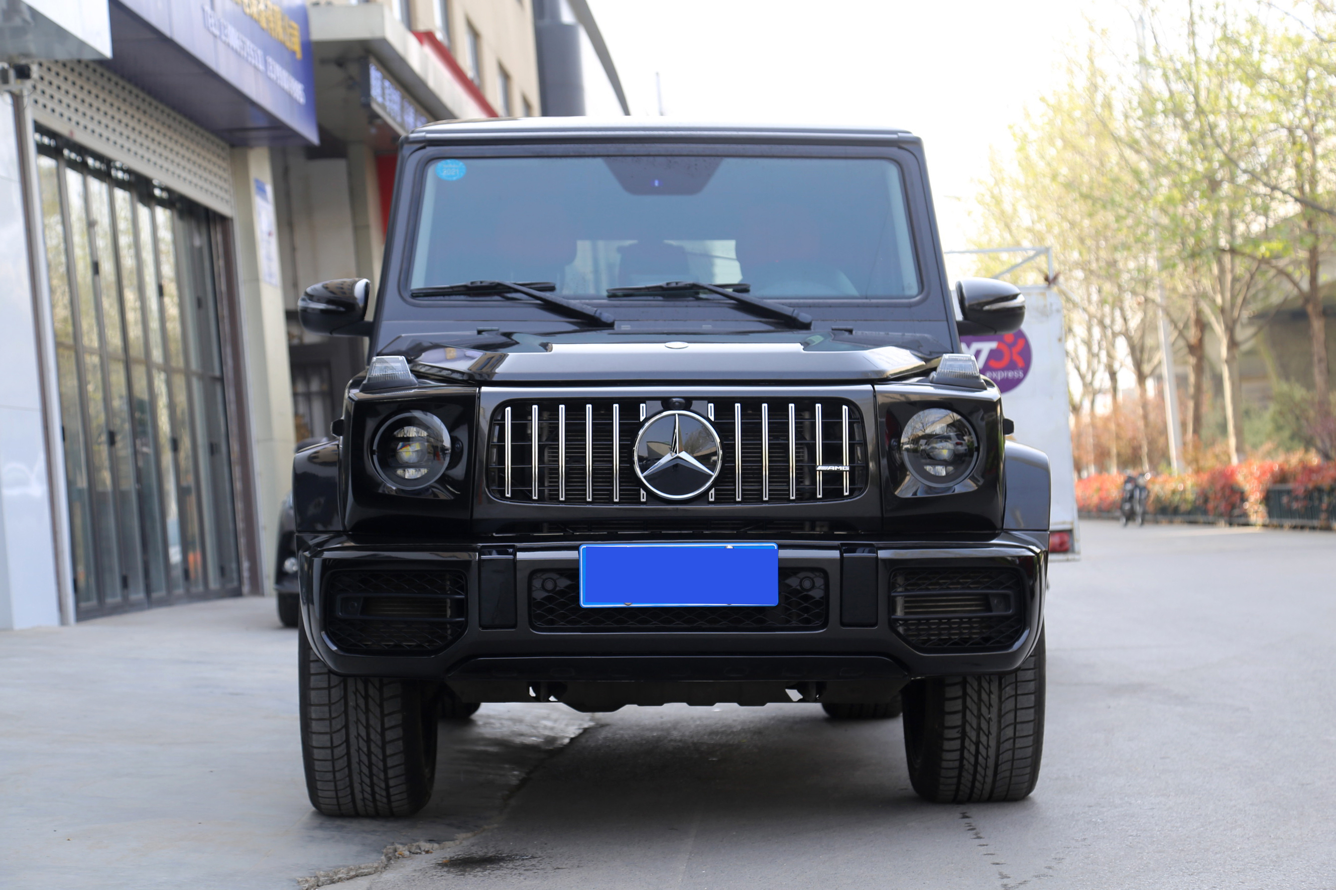 奔驰g500升级新款amg包围外观 全车改色金属黑 amg方向盘档把__凤凰网