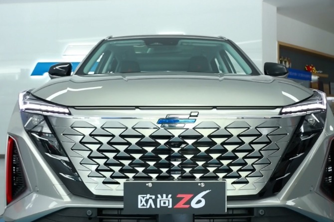 可以对话的汽车？实拍长安欧尚Z6，国产车的智能天花板