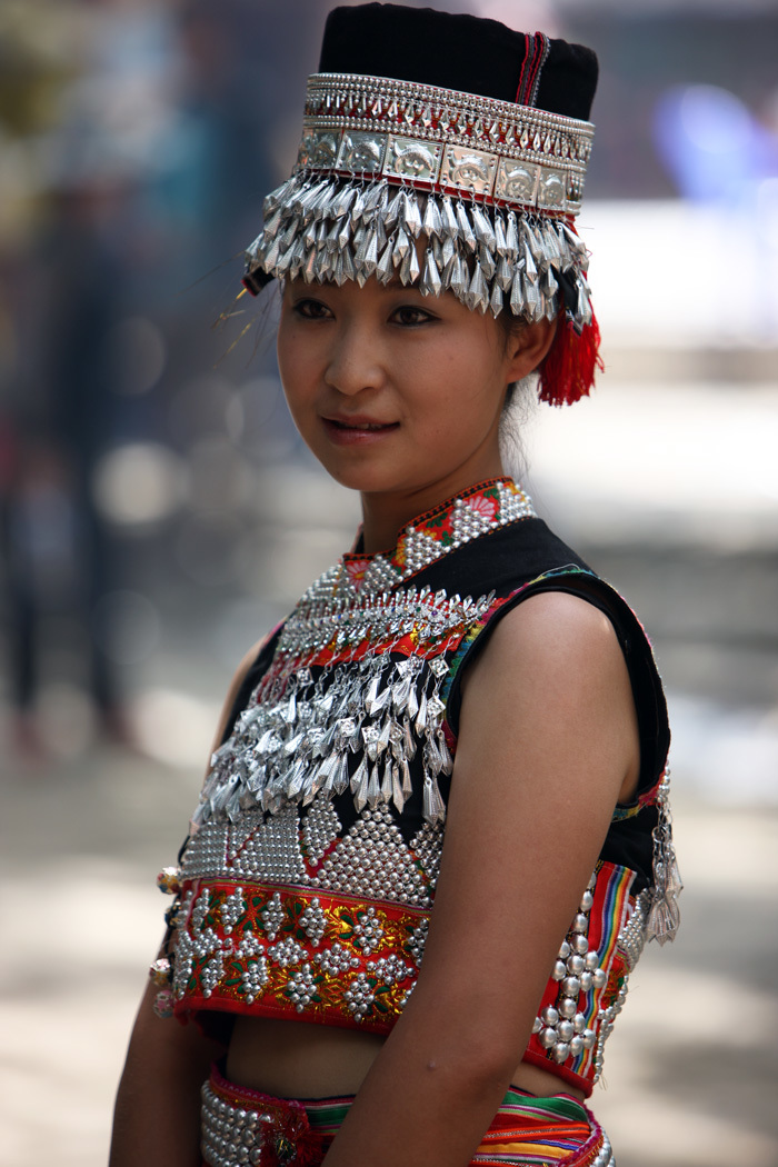 说爱,两情相悦的傣家少女(小卜少)和少男(小卜冒)吃"秧萝饭"最具情调