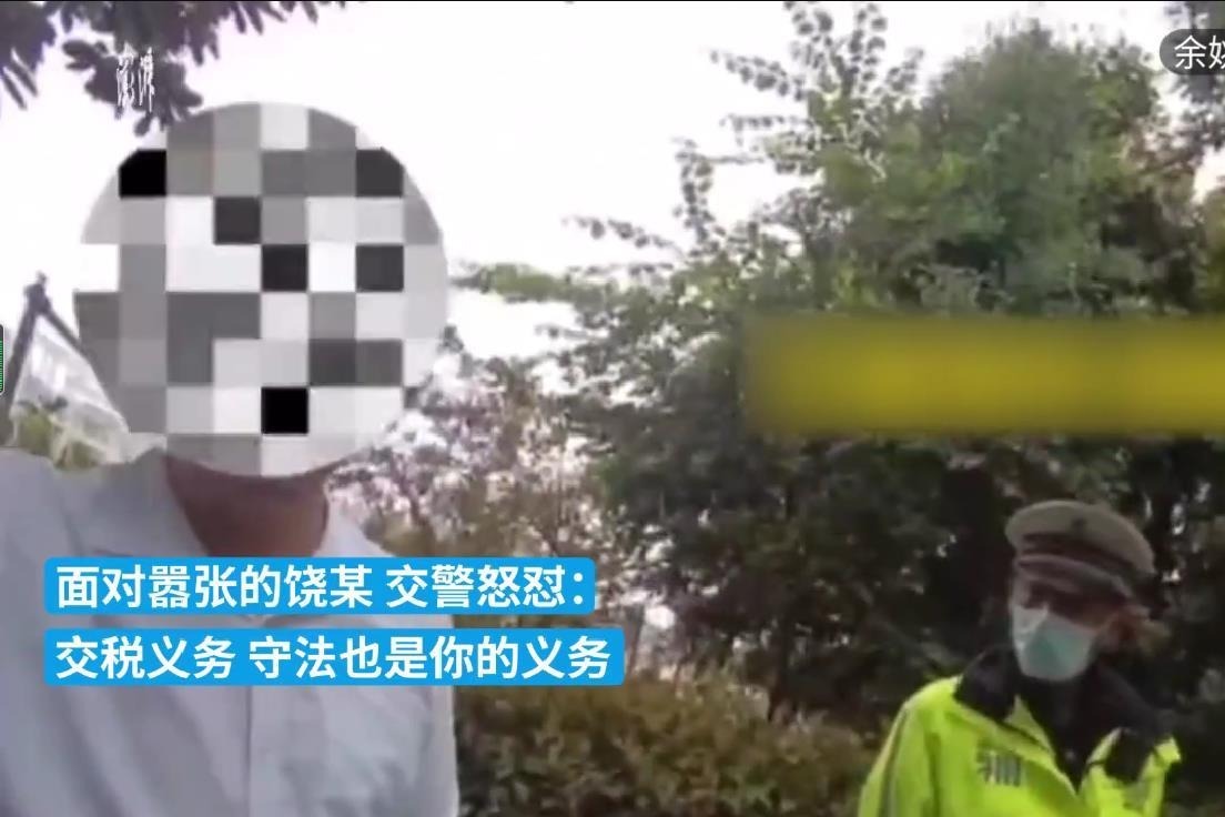 男子车窗抛物称交了税，交警怒斥：交税是义务，守法也是