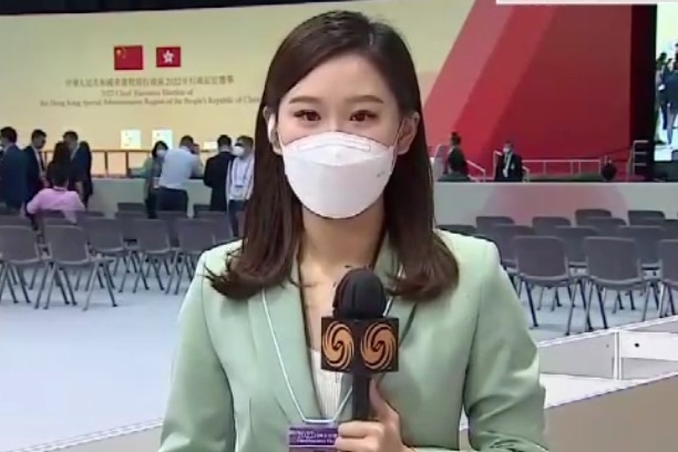 凤凰记者连线：香港特首选举投票结束后票箱会运往中央点票站点票