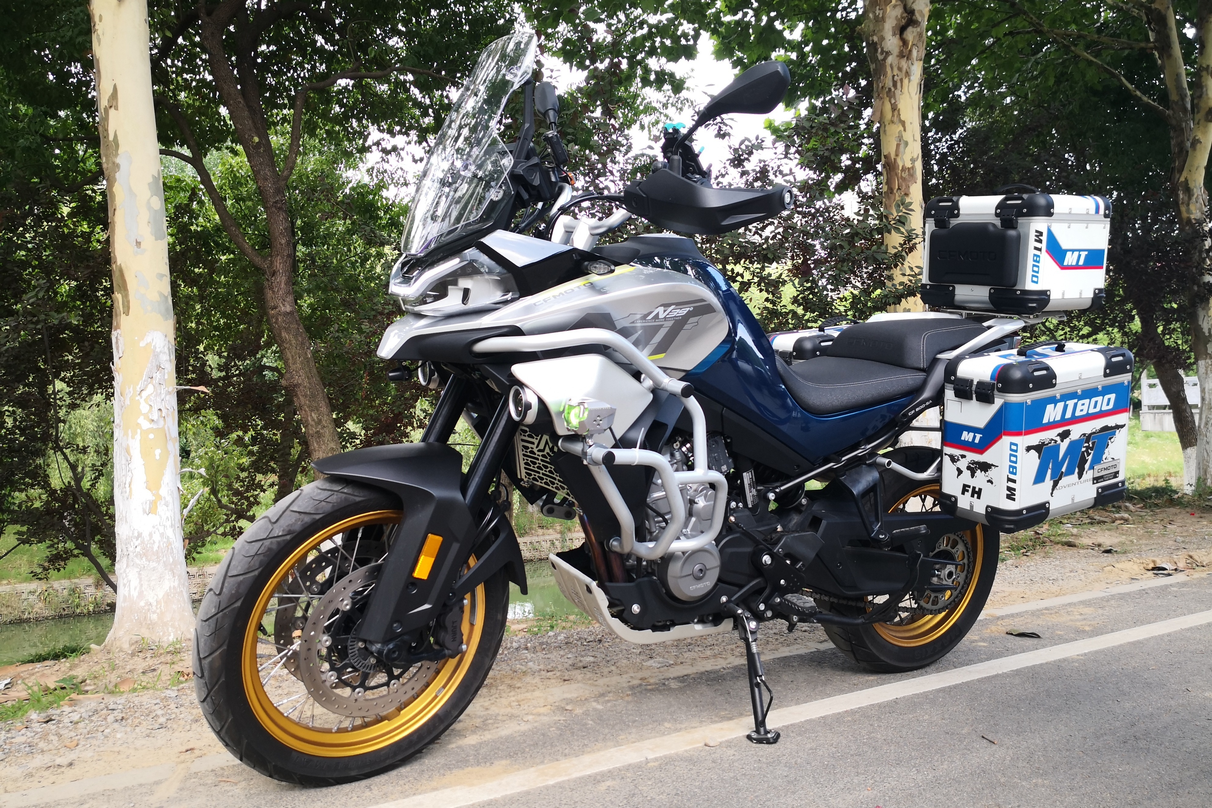 国产adv摩托天花板春风800mt配置丰富好上手适合新手进阶