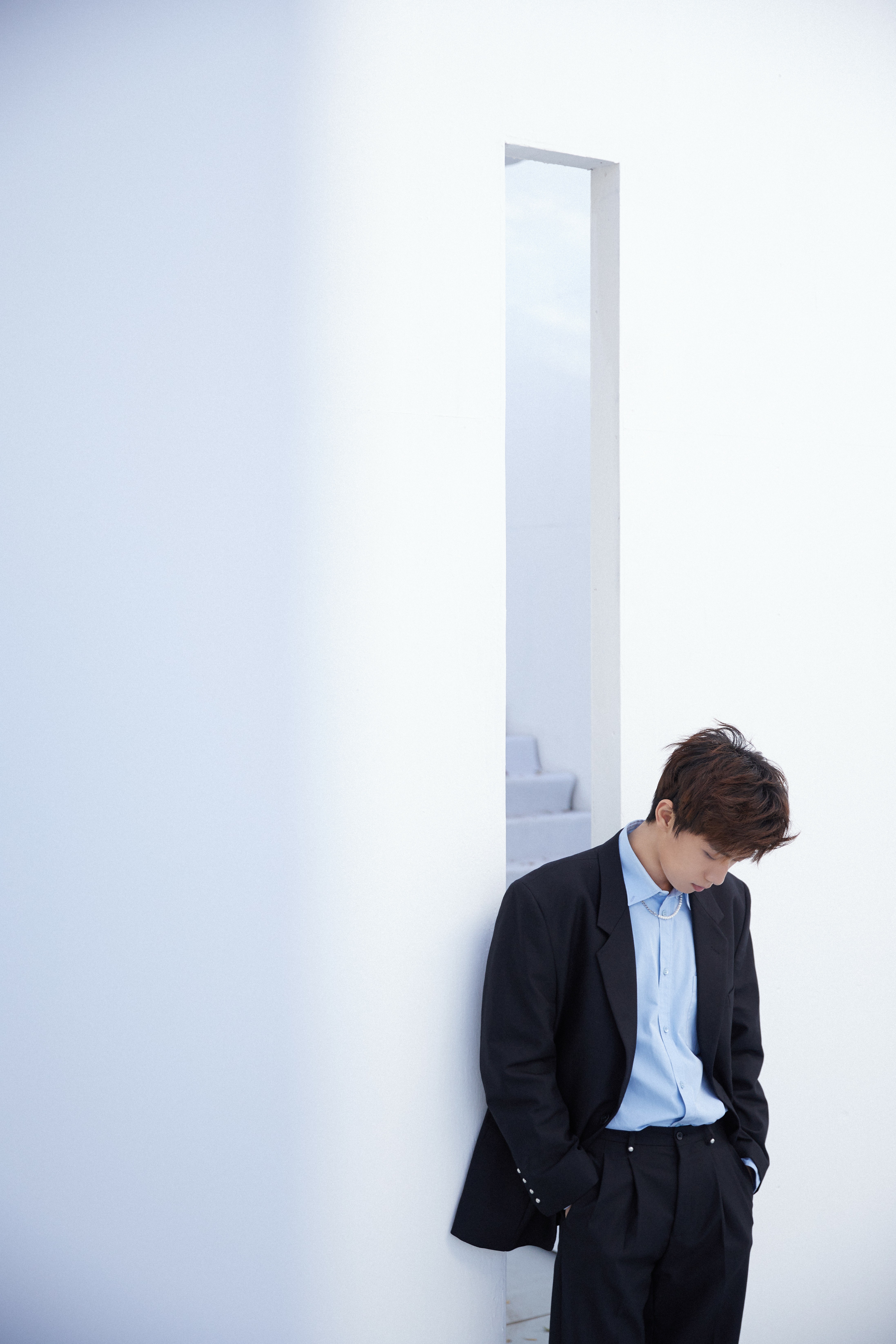 任宥纶西装造型少年感十足 《二进制恋爱》热播爹系男主撩人心弦