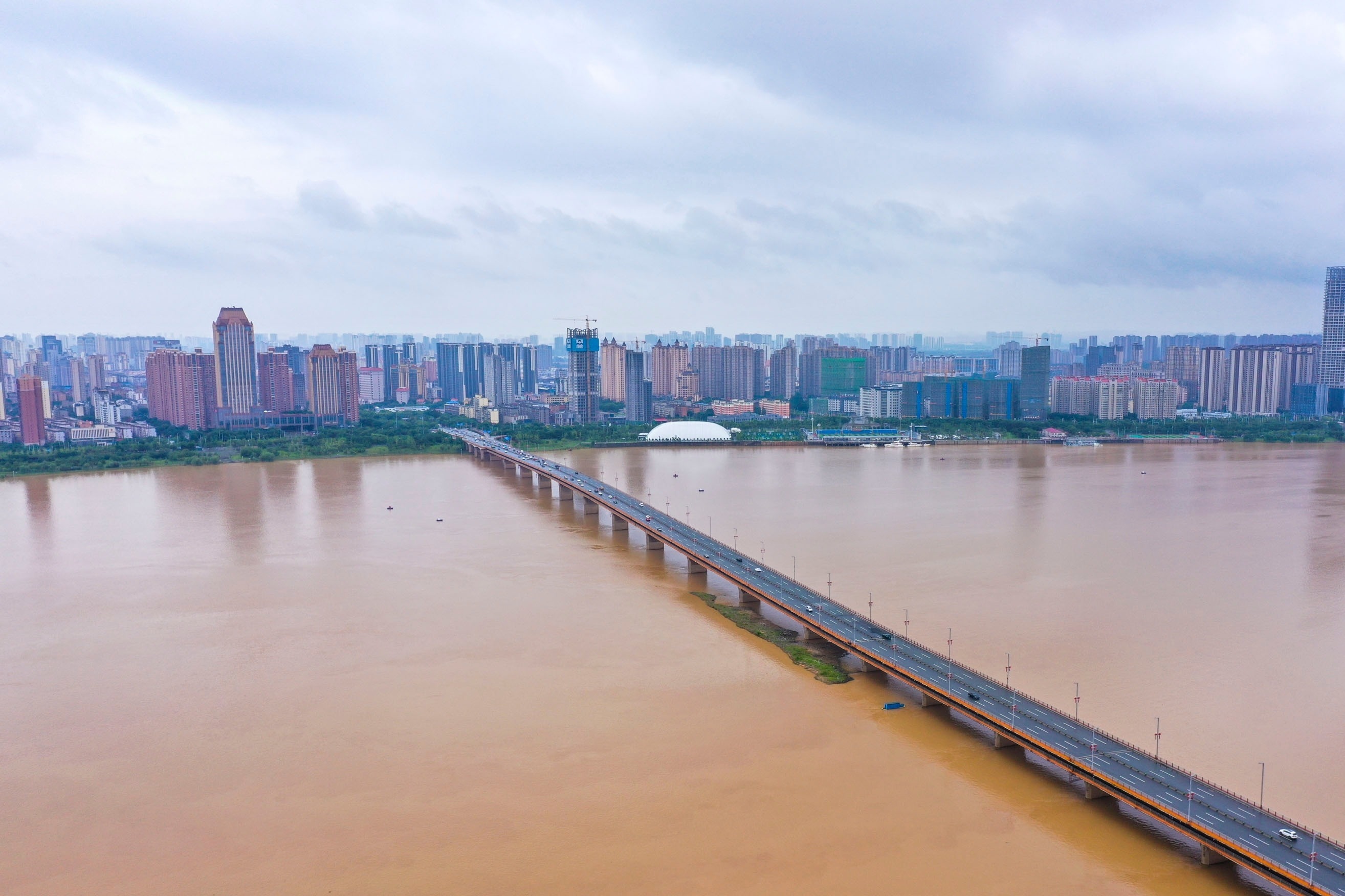 受持续强降雨影响赣江南昌段水位超20米