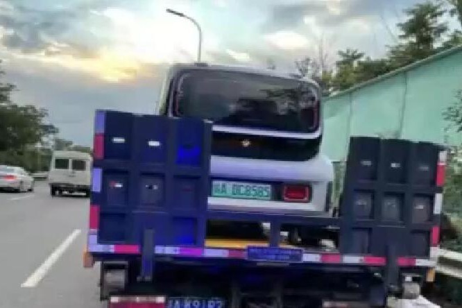 “宝骏KiWi”在快速路上油门刹车全失灵 厂家将为消费者置换新车