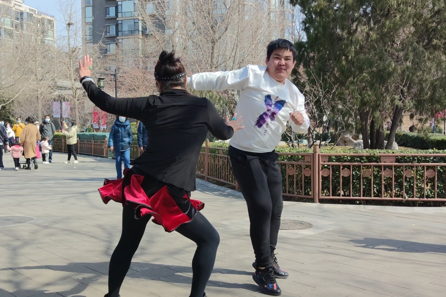 吉特巴《拉萨夜雨》纯音乐版，旋律醉人，动作干净利落